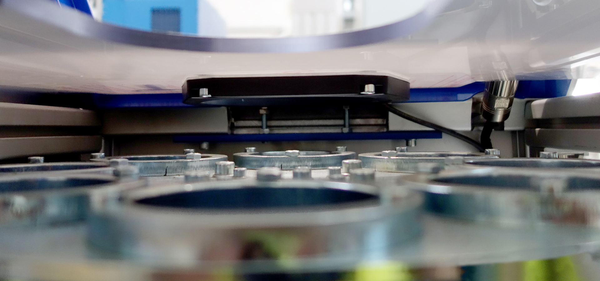 close-up of revolver inside the pneumatic tube system of QCS Rohrpost