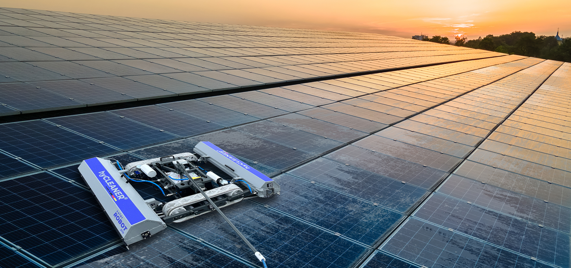 solarROBOT pro cleaning a photovoltaic plant