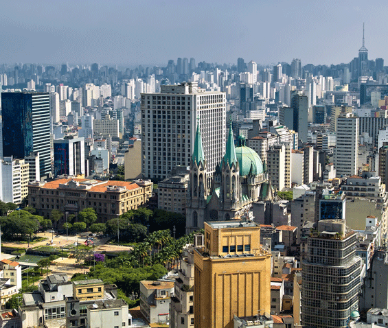 Blick über die Millionenmetropole São Paulo